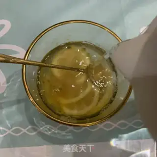 Make Bronze lemon honey water step 4