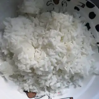 Make Weenie egg fried rice step 1