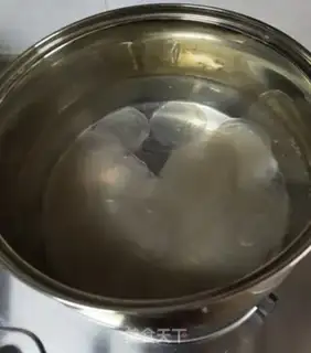 Make Sesame sauce, garlic and mud step 1