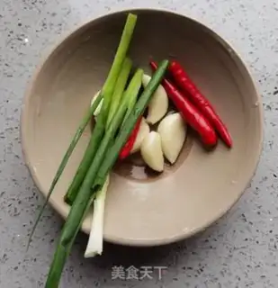 Make Sesame sauce, garlic and mud step 2