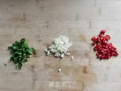 Make Sesame sauce, garlic and mud step 3