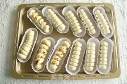 Make A hairy caterpillar pine roll with a loose belt of lass step 11