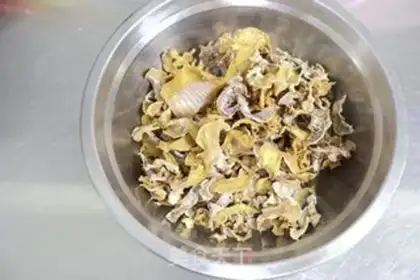 Make Dry sauce and meat buns step 0