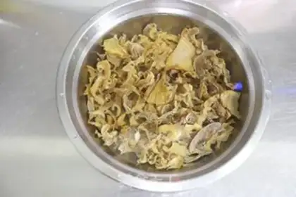 Make Dry sauce and meat buns step 1