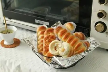 Make A hairy caterpillar pine roll with a loose belt of lass step 17
