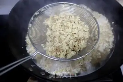 Make Dry sauce and meat buns step 4