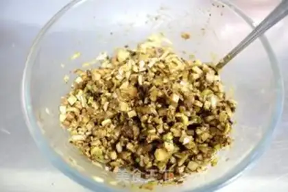 Make Dry sauce and meat buns step 8