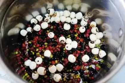 Make Red Bean Lotus soup step 1