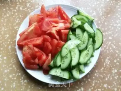 Make Tomato cucumber fried eggs step 1