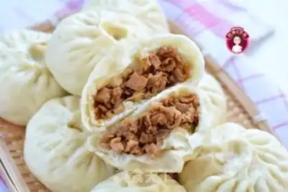 Make Dry sauce and meat buns step 16