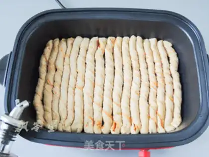Make Fried omelet with hot sauce step 10