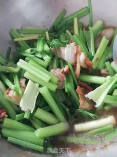 Make The celery is made of meat step 2