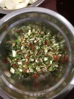 Make Green peppers and eggs step 1
