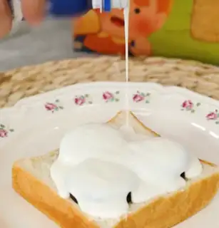 Make Olio toast yogurt cake step 1