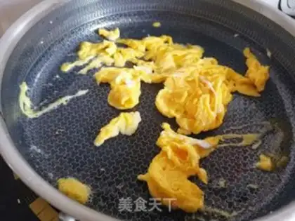 Make Pepper fried eggs step 2