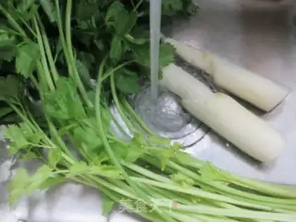 Make Five celery celery is fried step 1