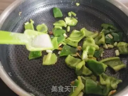 Make Pepper fried eggs step 4