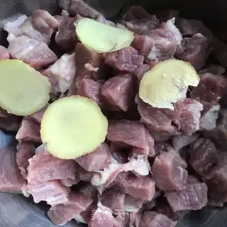 Make Curry beef potatoes and rice step 1