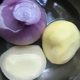 Make Curry beef potatoes and rice step 2