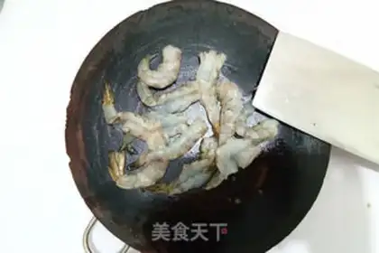Make Shrimp tofu soup step 1