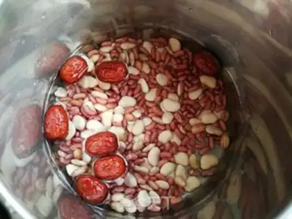 Make "Red-tree peanut lentils soup." step 1