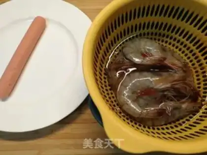 Make Garlic shrimp sausage string step 0