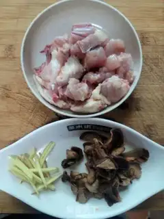 Make Soybeans, mushroom steam chicken step 0