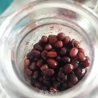 Make Honey-beans flamingo milkshake step 2