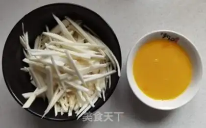 Make White fried eggs step 1