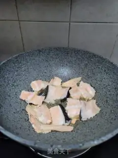 Make Fried salmon bones step 2