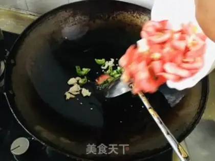 Make Tomato egg noodles step 1