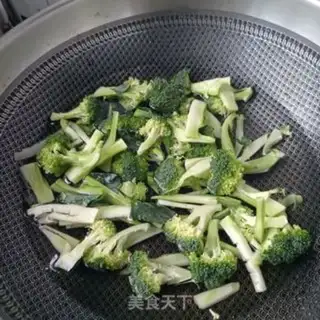 Make Spicy pepper and broccoli step 0