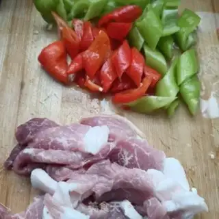 Make Spicy pepper and broccoli step 1