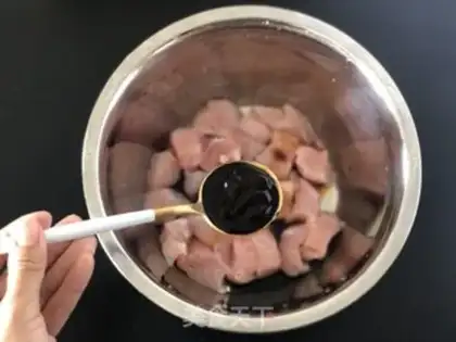 Make Gold brittle chicken step 1