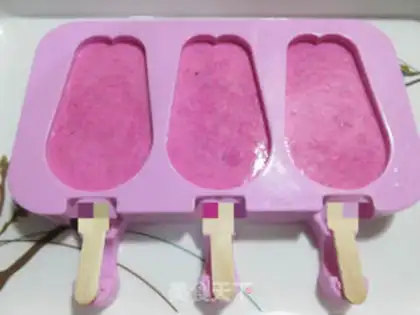 Make Milk Dragon Popsicle Ice step 5