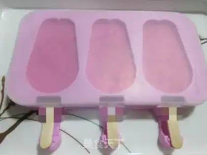 Make Milk Dragon Popsicle Ice step 6
