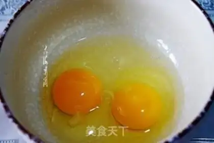 Make Water steamed eggs step 1