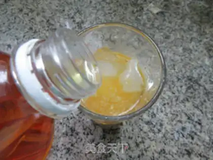 Make East Pinet drinks peach bubbles step 3