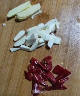 Make Hand-to-hand beef sausage hot dog step 2