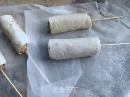 Make Hand-to-hand beef sausage hot dog step 3