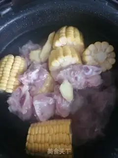 Make Carrot corn ribs soup step 1