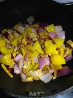 Make The green pepper onion makes five flowers step 4