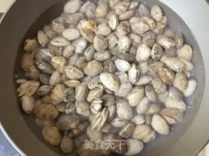 Make Thirteen fragrance clams step 2