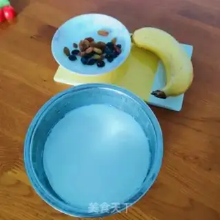 Make raisin banana yogurt step 0