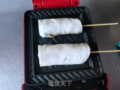Make Hand-to-hand beef sausage hot dog step 4