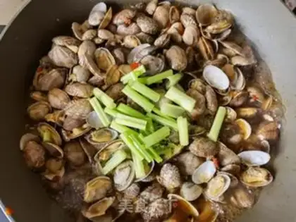 Make Thirteen fragrance clams step 14
