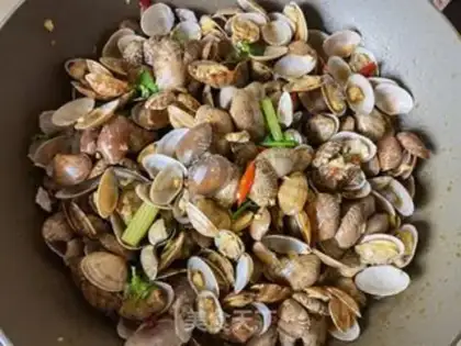 Make Thirteen fragrance clams step 16