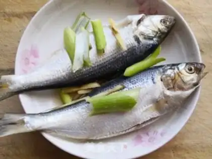 Make A fried mackerel step 1