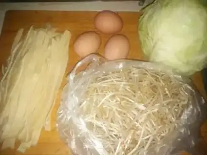Make Eggs and pancakes step 0