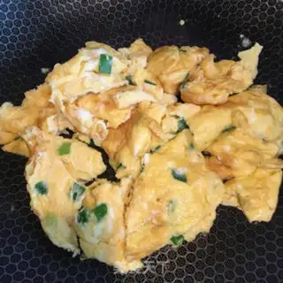 Make Tomato fried eggs step 4